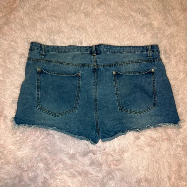 Boohoo distressed high waist Jean shorts - Image 3