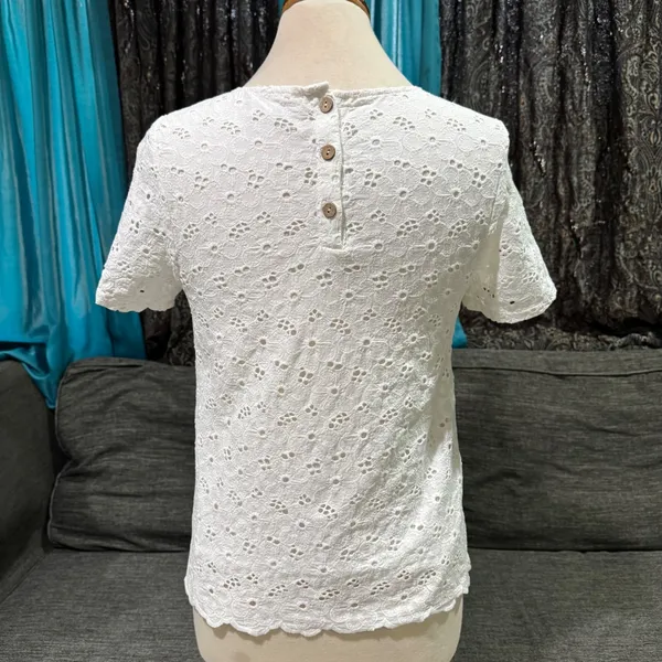 Cottagecore 100% Cotton Women White Eyelet Top XS Lace Scalloped Hem Button Back - Image 10