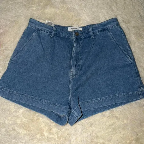 Reformation Elana Pleated Denim Shorts Size 29 - Image 2
