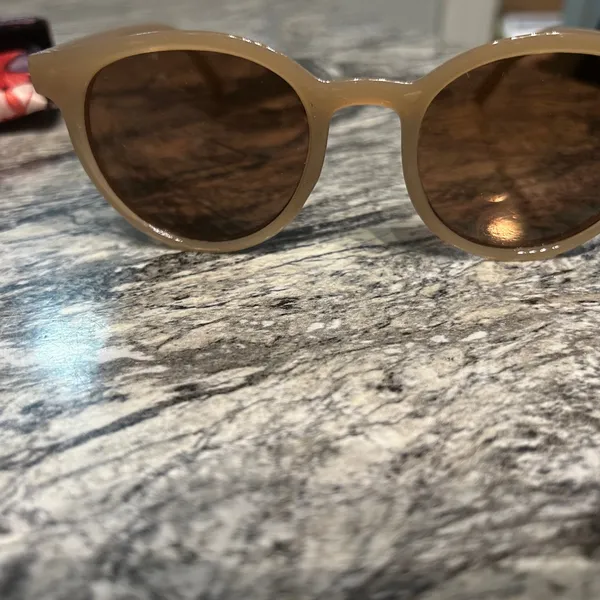 Stylish Tan Sunglasses - Image 9