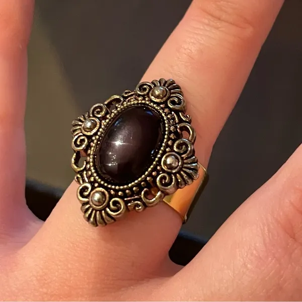 Vintage style statement ring. Diamond shaped with black oval center. Adjustable - Image 2