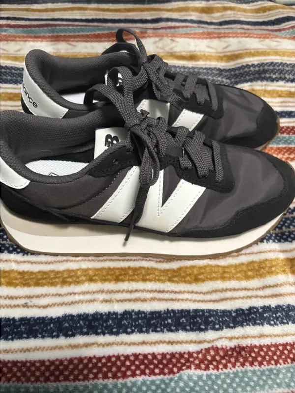 New Balance Women's Gray, White and Black Retro Runner Sneakers - Image 2