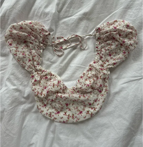 Isabelle's Cabinet Floral Top backless - Image 3