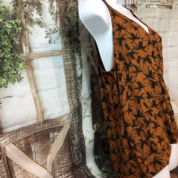 MOSSIMO overlap front V-neck crisscrossed back straps Palm Tree tank size M top - Image 3