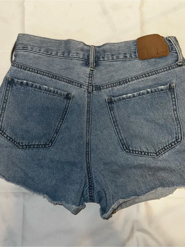 Aeropostale Light Blue Distressed Denim Mom Shorts High Rise Frayed Hem Size 10 - Image 2