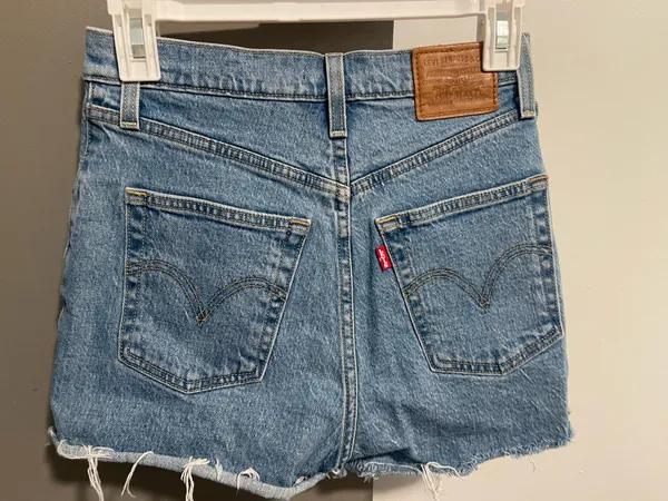 Levi’s Rib Cage Denim Shorts - Image 3