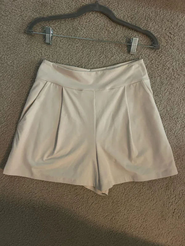 Susana Monaco Tailored Short in Cream size S - Image 3