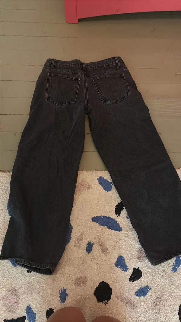 Raelynn Edikted Black Low-Rise Jeans Washed - Image 4