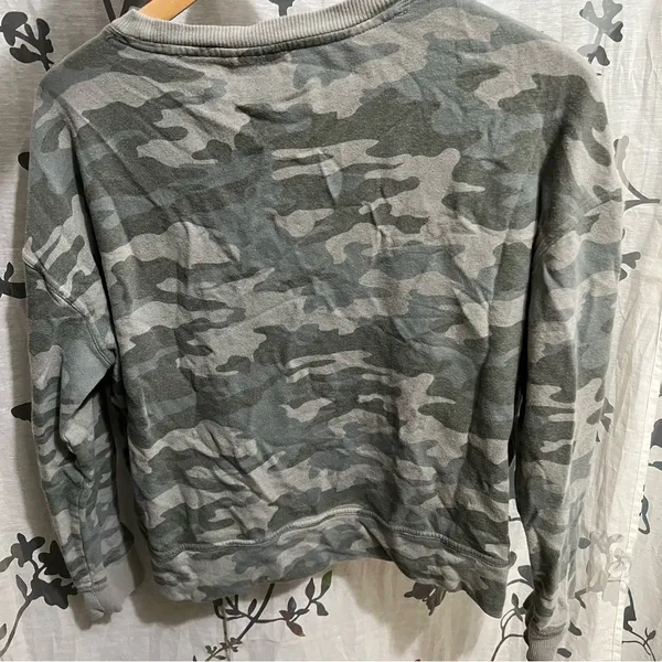 Universal thread sweater - Image 3