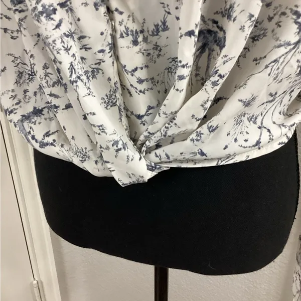 Lush blouse with gathered waist. - Image 2