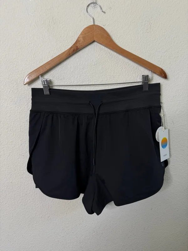NWT Vuori Women's Daily Speed 2.5" Short Black Womens Size L - Image 4