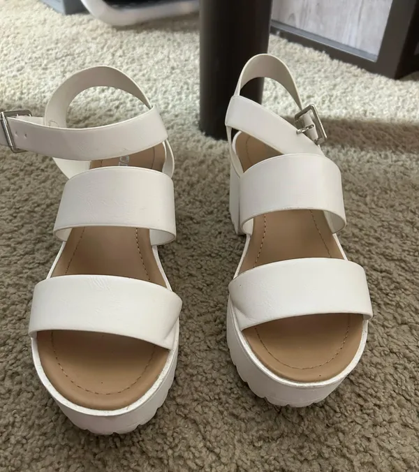 White Platform Sandals Size 8.5 - Image 4