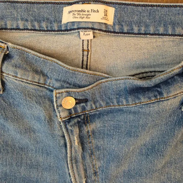 Abercrombie & Fitch Curve Love 90s Straight Ultra High Rise Criss Cross Jeans 34 - Image 2