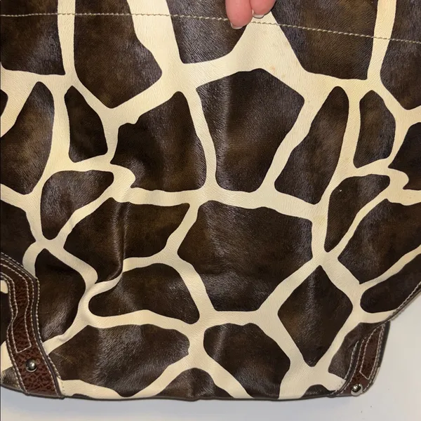 Source Unknown BROWN & CREAM FAUX LEATHER GIRAFFE PRINT DESIGN BIG BUCKET BAG SILVER HARDWARE - Image 5