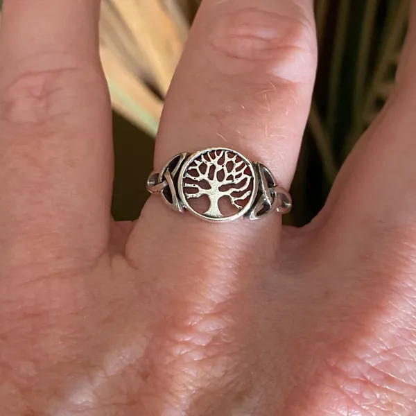 Sterling Silver Tree Of Life Ring With Side Triquetras Size 6,8 - Image 3