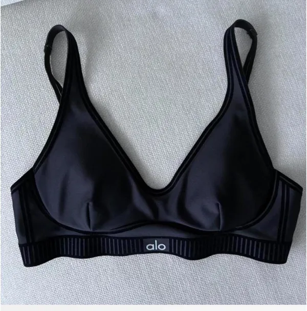 Alo Airlift Line Up bra and shorts set - Image 2