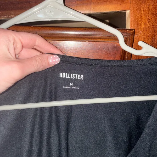 Hollister long sleeve scoop neck ! - Image 3