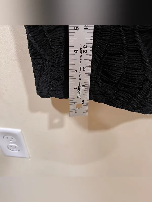 Elliatt knit mock neck mini dress black size small EUC shoulder pads - Image 3