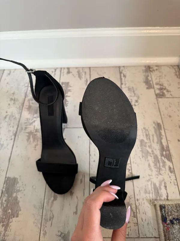 black velvet heels Size 8 - Image 8