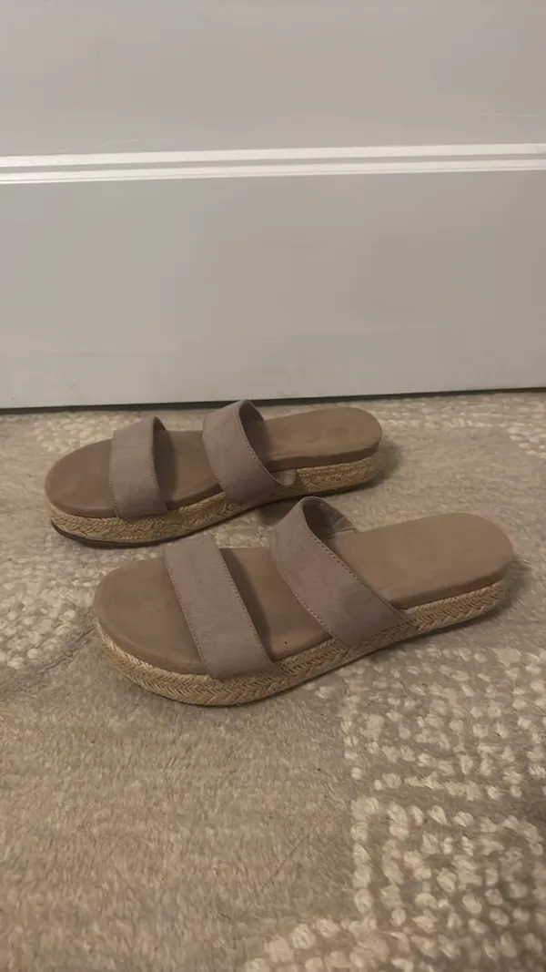 Sandals Tan slip - Image 4