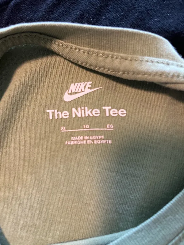 Nike shirt - Image 3