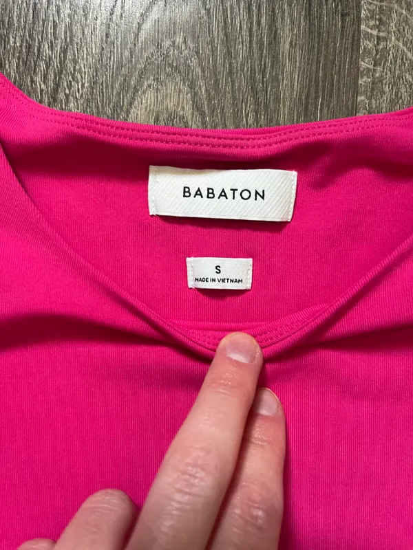 Aritzia Babaton Pink Cropped Tshirt - Image 2