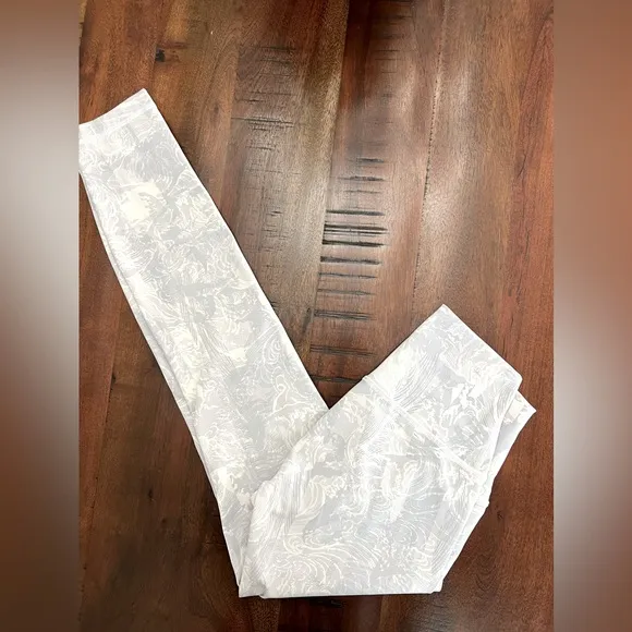 Lululemon Wunder Under Hi-Rise 7/8 Tight 25" size 2 - Image 2