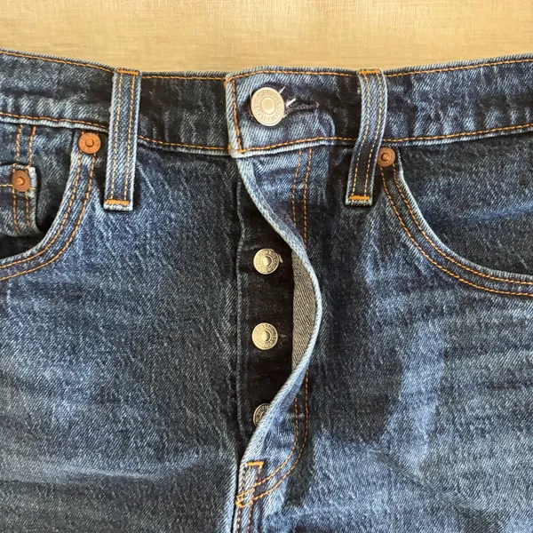 Levis 501 blue dark wash shorts - Image 2