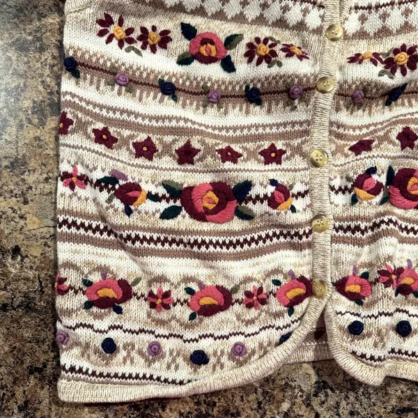 White Stag Cottagecore Sweater Vest Floral Embroidered Boho Grandma Fair Isle Nordic Large - Image 8