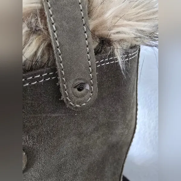 Sorel Women’s Waterproof Shearling Winter Boots Black/Green Size 9 - Image 9