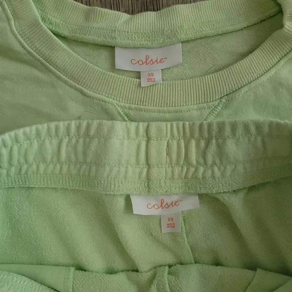 Colsie Women's X-Small Mint Green Cropped Sweatshirt & Shorts Lounge Set pajamas - Image 2