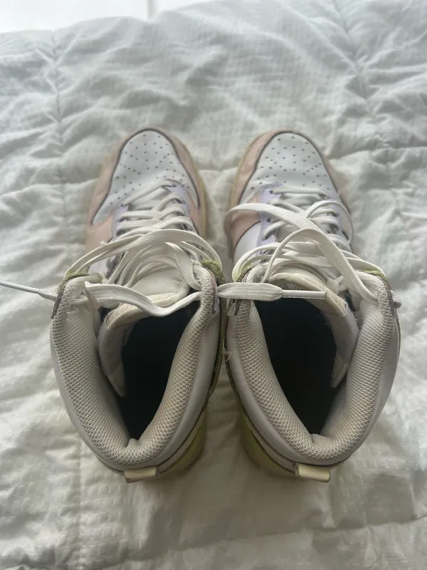 Nike Jordans woman’s 9.5 - Image 5