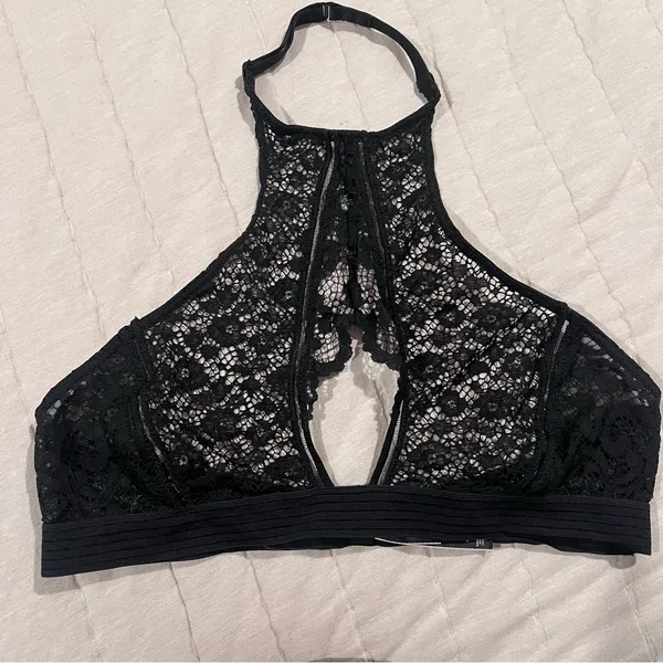 Victoria’s Secret Black Lace Keyhole Halter Bralette in Size Large - Image 3