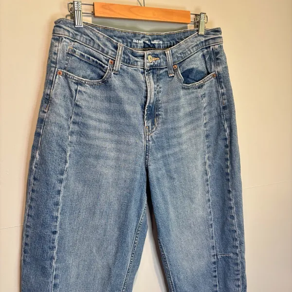 Old Navy Medium Wash High Rise Barrel Leg Raw Hem Jeans - size 12 - Image 2