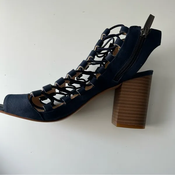 Vince Camuto Navy Leather 9M Laced 3" Block Heel Open Toe Shoes - Image 3
