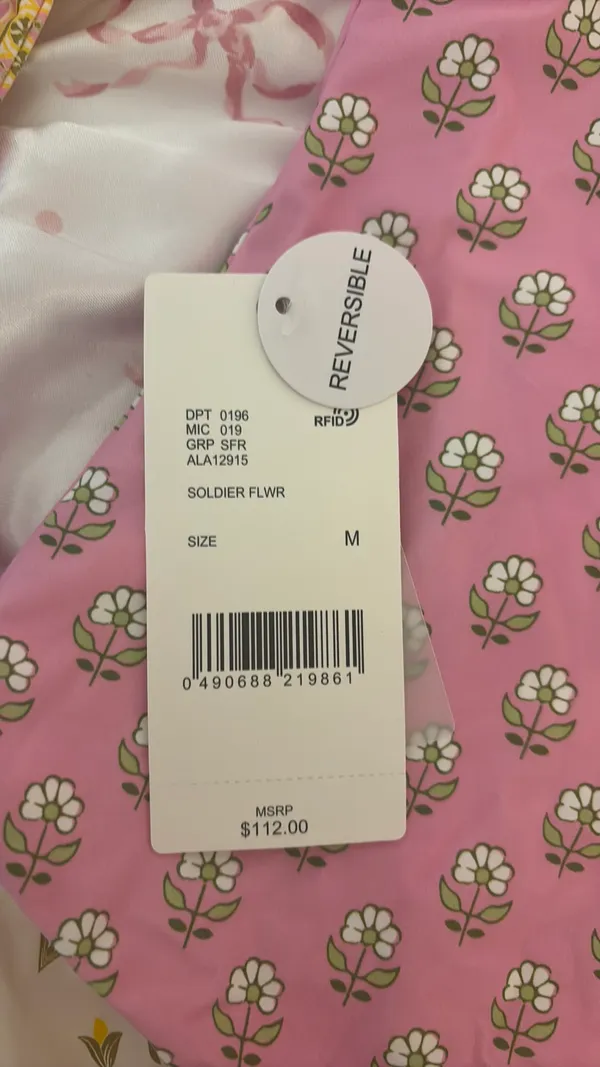 A loves a reversible swimsuit - Image 4