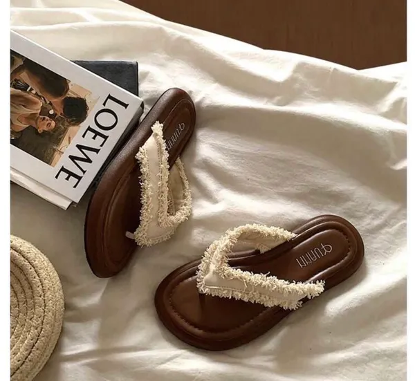 Women’s summer flat flip flop with fringe - Image 3