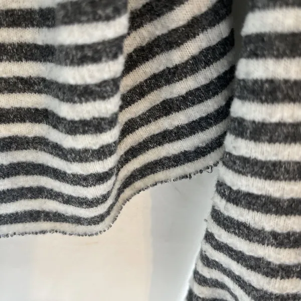 Gimmicks by BKE Long Sleeve Striped Shirt Womens M Gray Stripes Sweater T-Shirt - Image 9