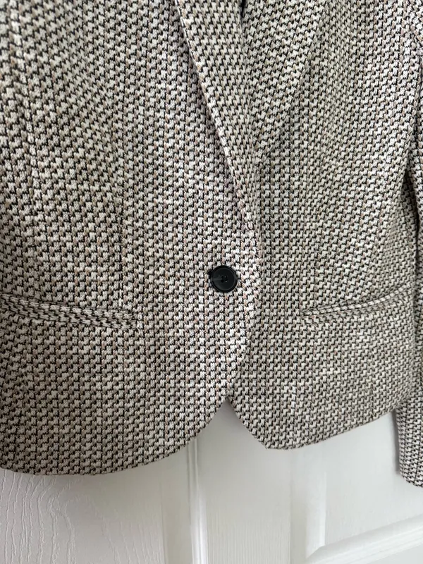 Amanda & Chelsea One-Button Blazer - Image 8