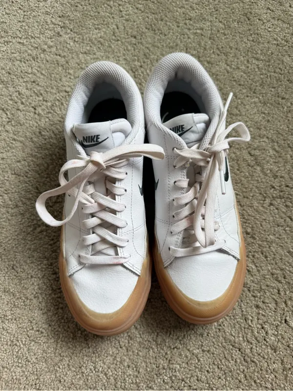 platform Nike White and Gum Low-Top Sneakers with Black Swoosh - Image 3
