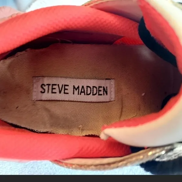 Steve Madden Sneakers with Gold and Pink Highlights Size 7.5 - Image 8