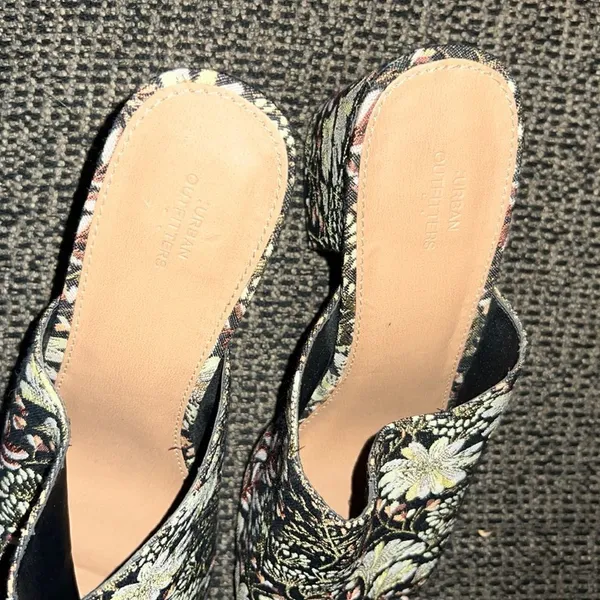 ✨ Urban Outfitters Floral Jacquard Mule Heels✨ - Image 8