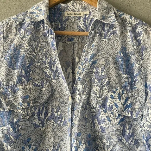 Roller Rabbit Blue and White Botanical Button-Down Shirt - Image 3