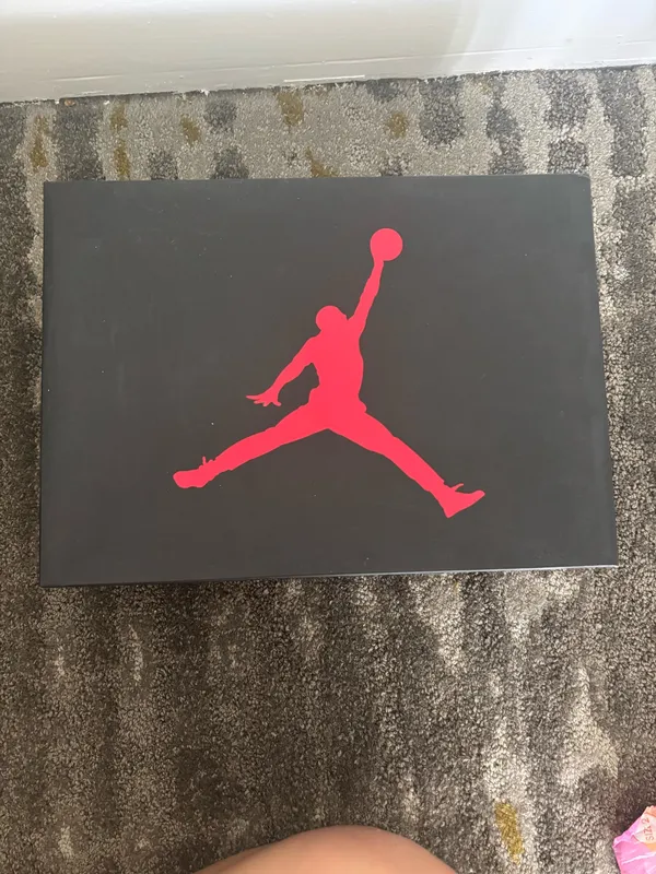 Air Jordan 3 Retro  - Image 2
