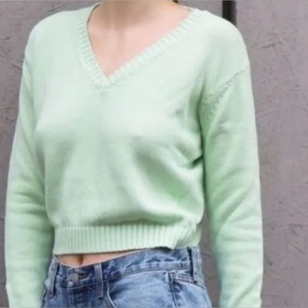 Brandy Melville Leigh Mint Green Ribbed V-Neck Sweater NWT OS - Image 9