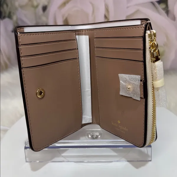 Kate Spade Ivory Wallet - Image 4