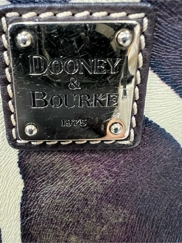 Dooney & Bourke Giraffe-Print Leather Shoulder Bag Brown & Cream strap missing - Image 2