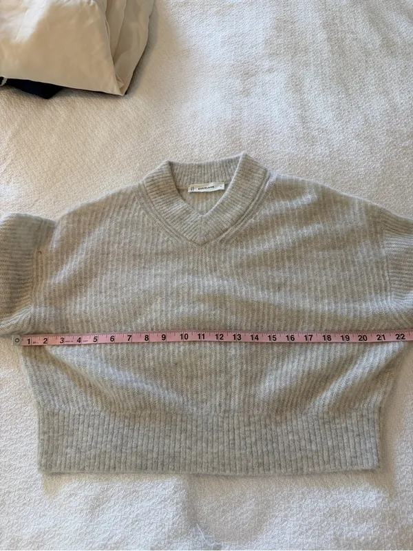 Everlane Cropped Cocoon Sweater V-Neck Medium Almond Alpaca - Image 7