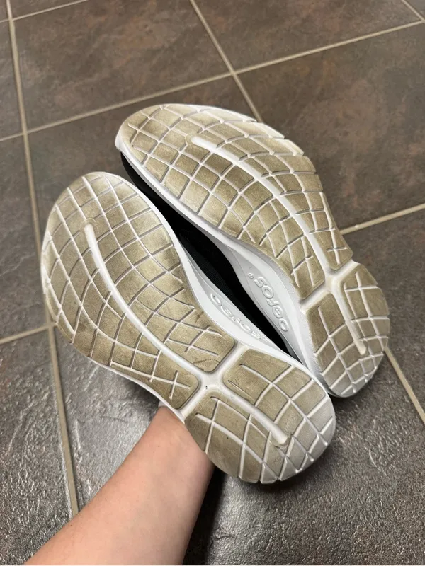 OOFOS OOmg Sport Slip On Lowtop Sneakers Shoes Black White Logo Womens 9 EU 40 - Image 7