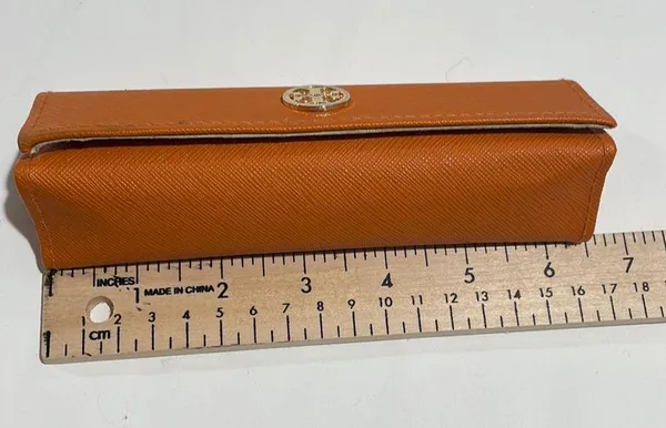 Tory Burch triangle eye glasses case magnetic closure - Image 9